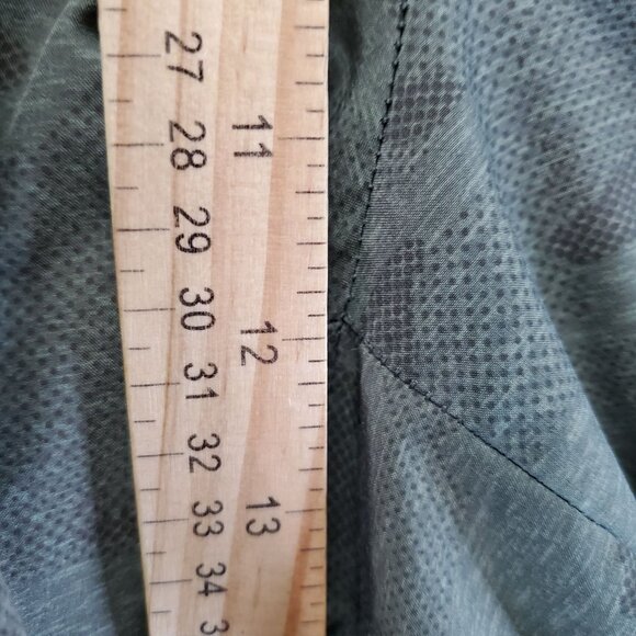 Asics Shorts Mens XL Green Camouflage Elastic Waist Zip Pocket Lightweight Activ - Picture 5 of 9